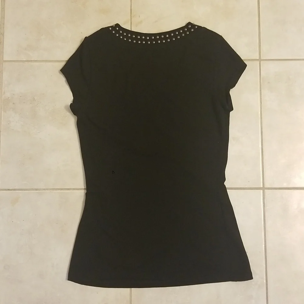 Cute V neck T-shirt with Studded collar - Picture 2 of 2